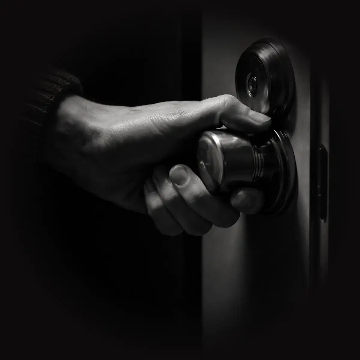 ОКР — рука на дверном замке, навязчивая проверка